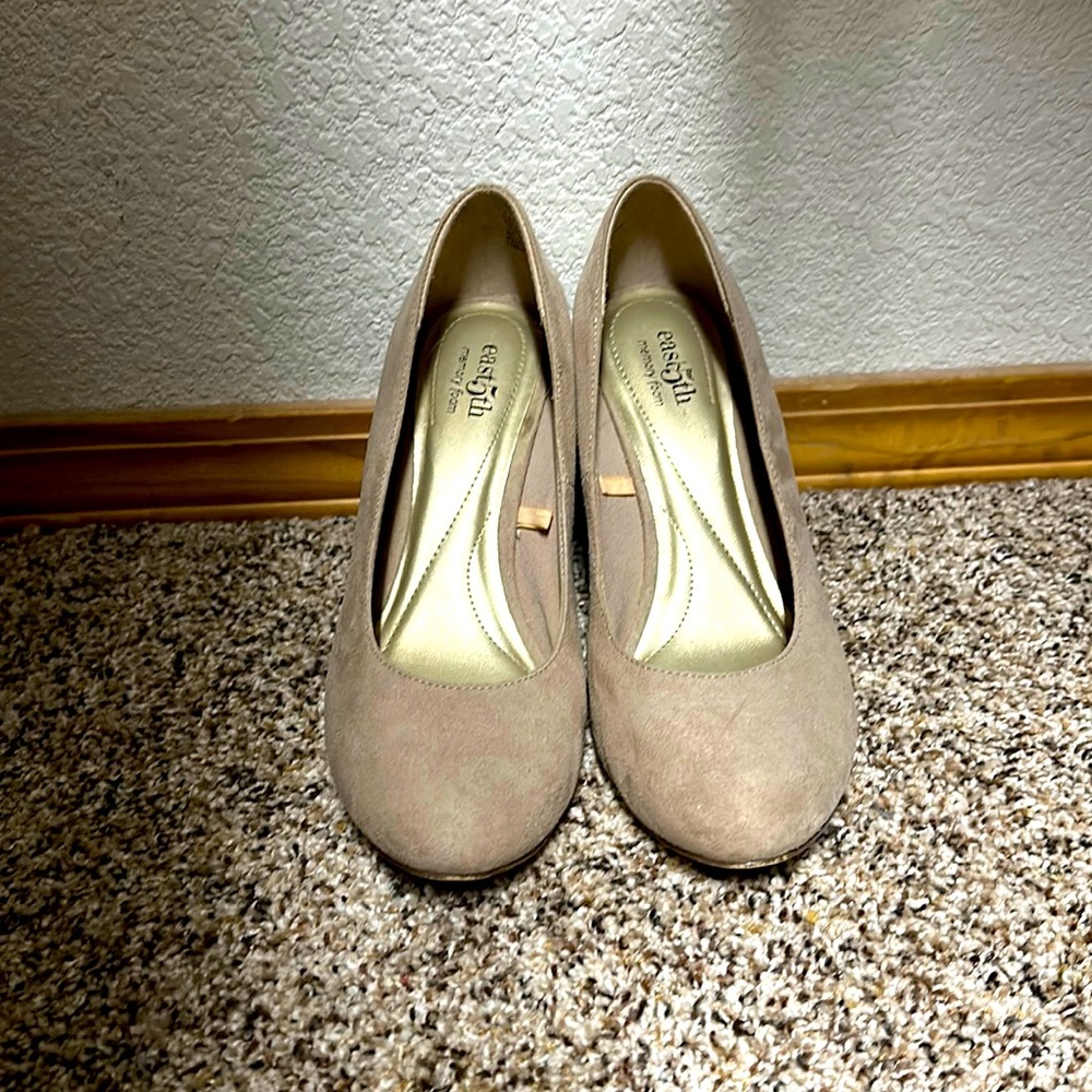 East Fifth Memory Foam Wedge Heels, Size 8.5